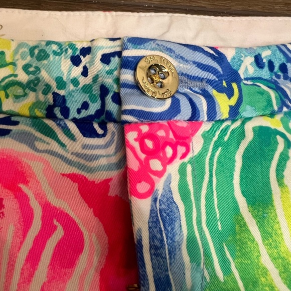 Lilly Pulitzer 5" Buttercup Shorts "Beach Please" - Picture 3 of 12